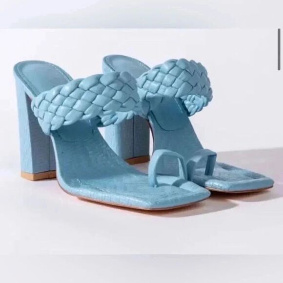 ***BRAND NEW*** Azalea Wang Chunky Sandal in Blue, Size 7.5, 4” heel height. - Picture 2 of 4